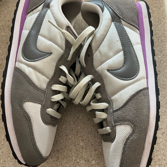 Nike Women's White and Gray Sneakers - Picture 3 of 7